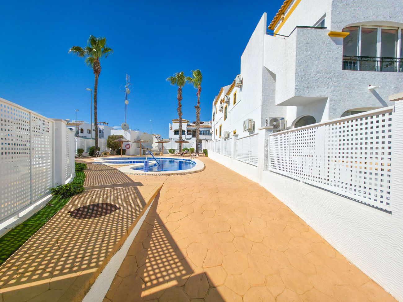 Apartment Penthouse for Sale in Vistabella Golf Entre Naranjos, Alicante