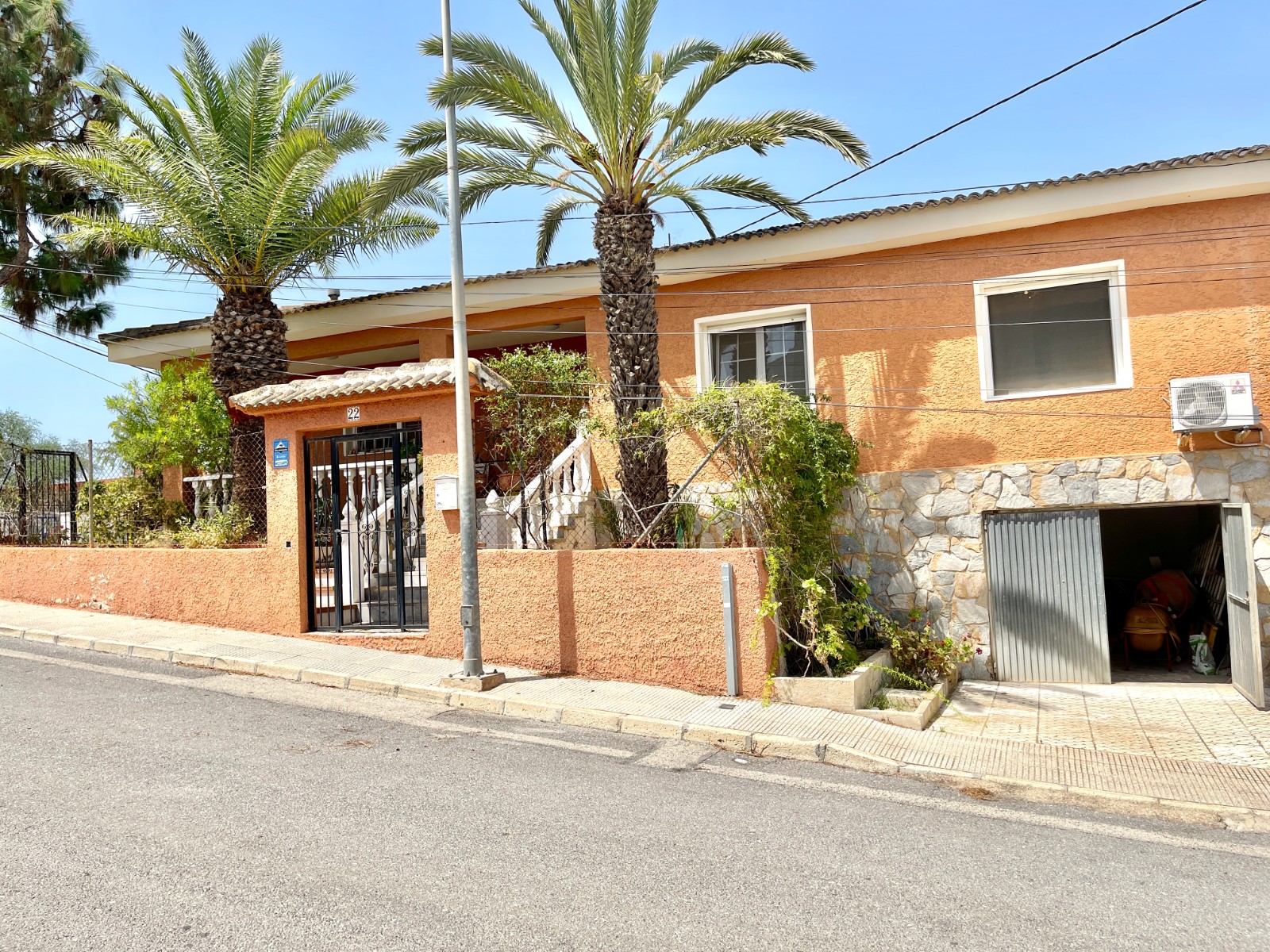 Villa for Sale in Benijofar, Alicante