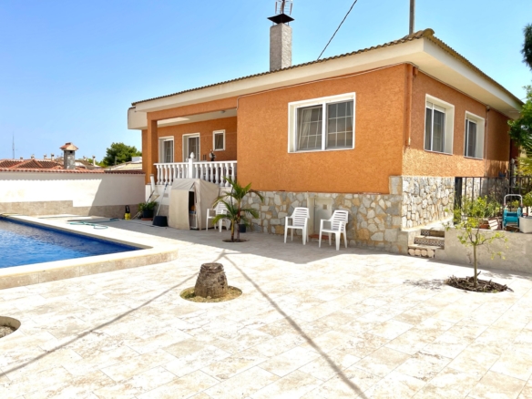 Villa for Sale in Benijofar, Alicante