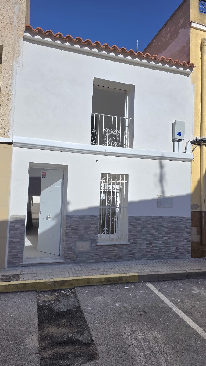 Town House for Sale in Pinoso, Alicante