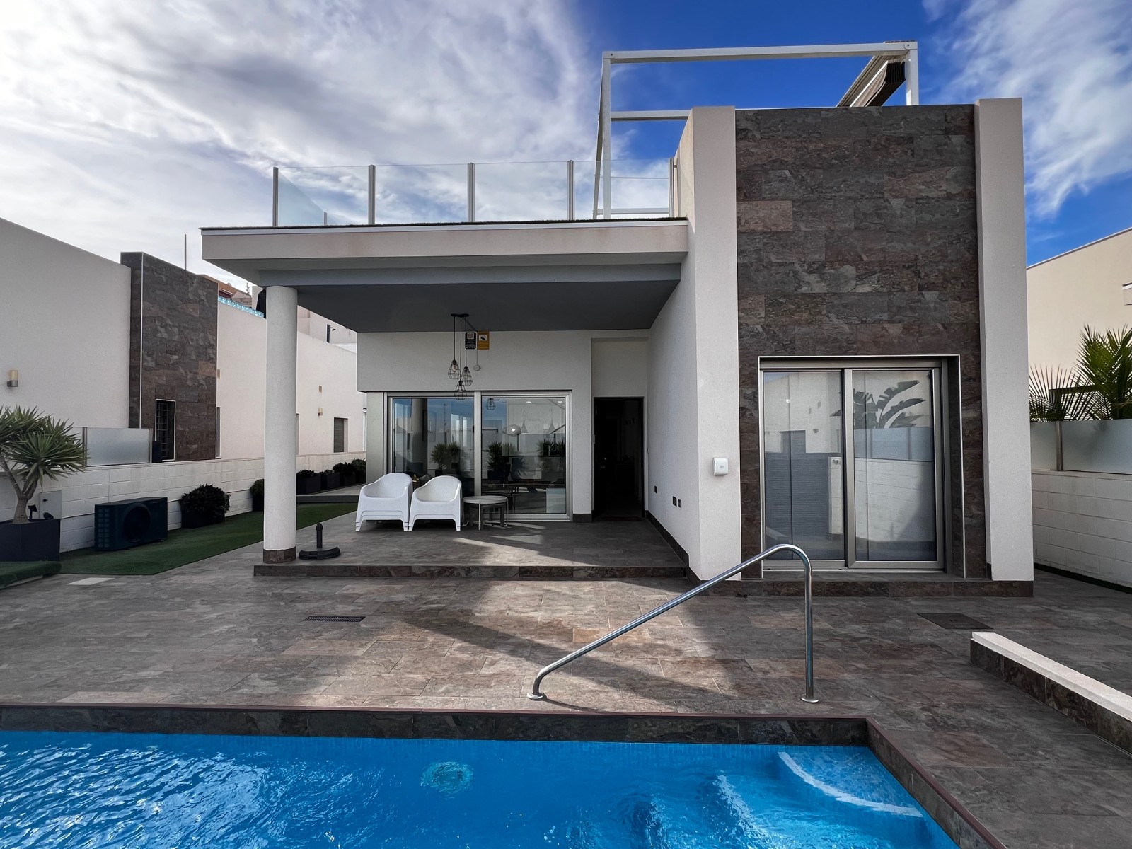 o_1jphp3ndp8r6tbg1att1d5s1pjq2n Villa for Sale in Orihuela Costa, Alicante