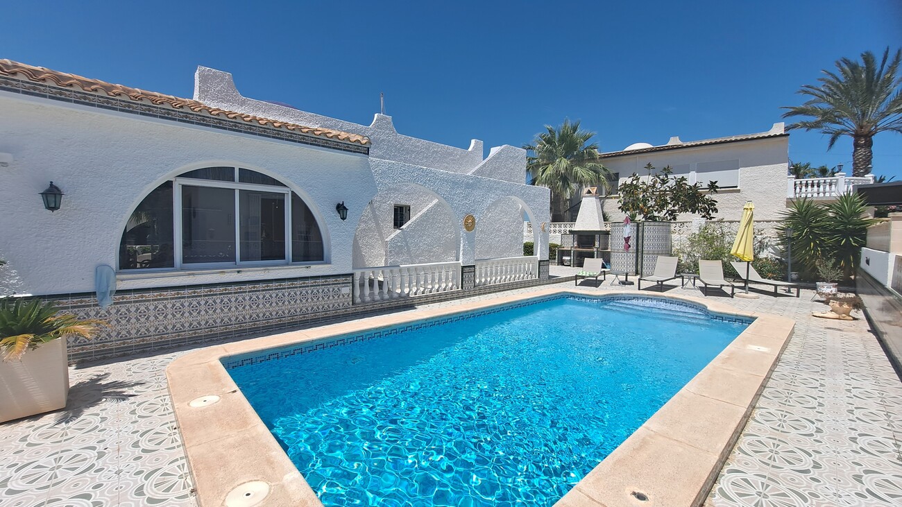 Villa for Sale in San Miguel de Salinas, Alicante