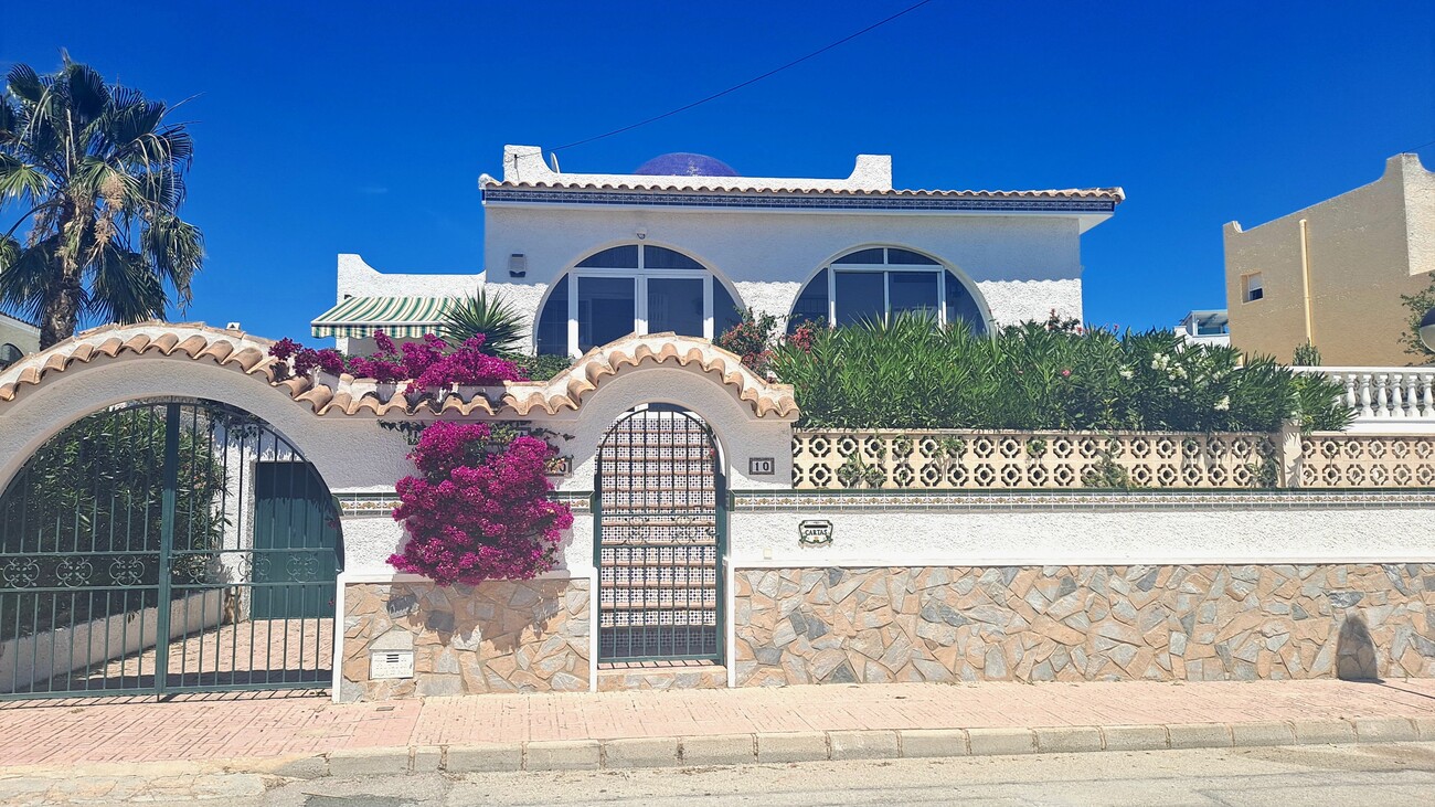 Villa for Sale in San Miguel de Salinas, Alicante