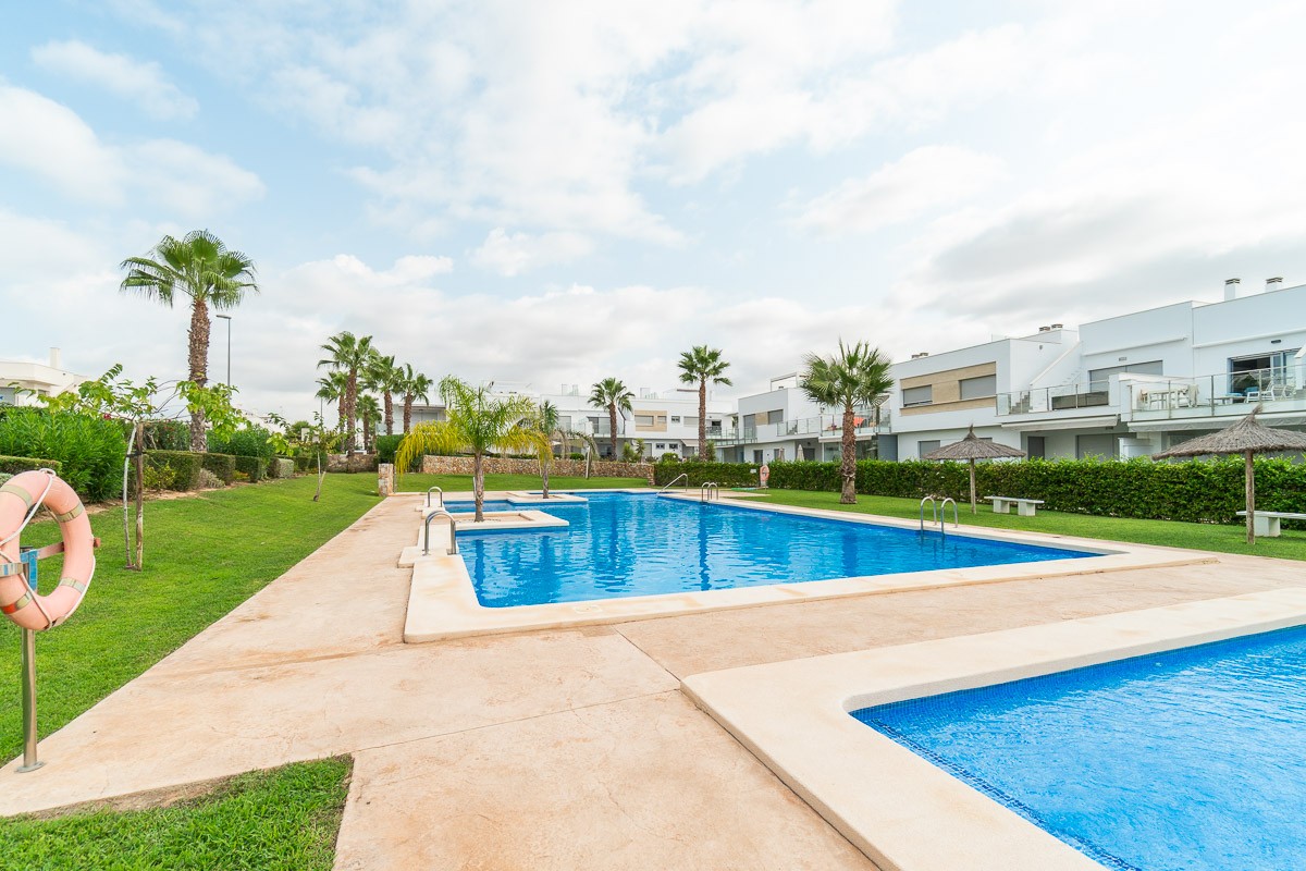 Bungalow for Sale in Vistabella Golf Entre Naranjos, Alicante