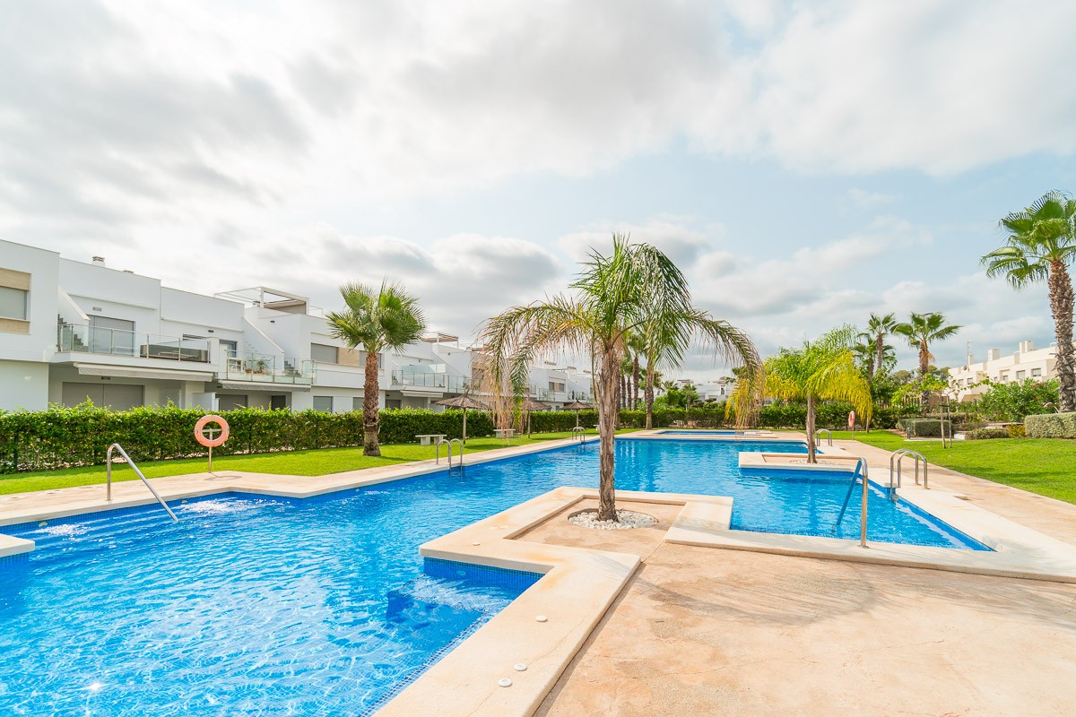 Bungalow for Sale in Vistabella Golf Entre Naranjos, Alicante
