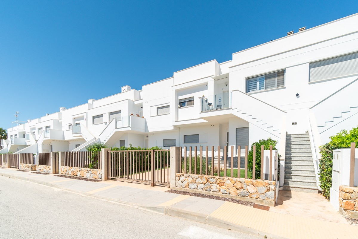 Bungalow for Sale in Vistabella Golf Entre Naranjos, Alicante