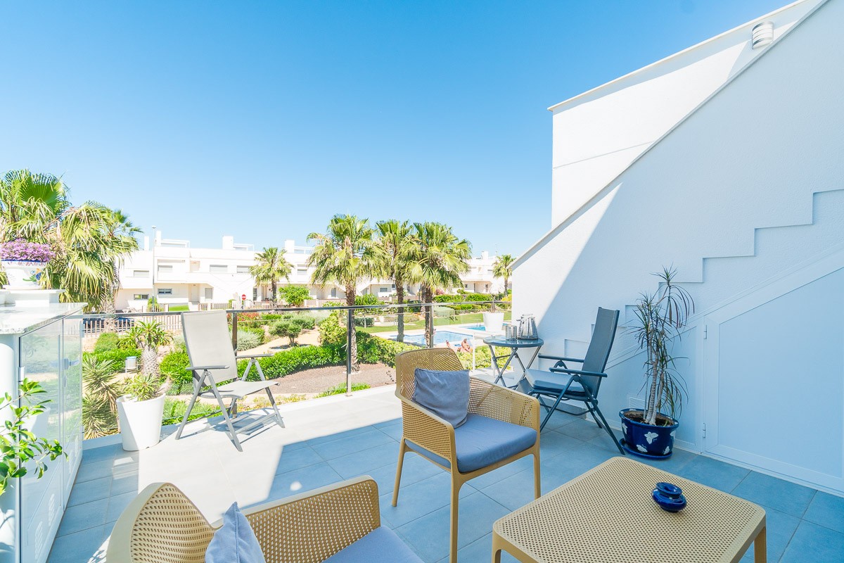 Bungalow for Sale in Vistabella Golf Entre Naranjos, Alicante