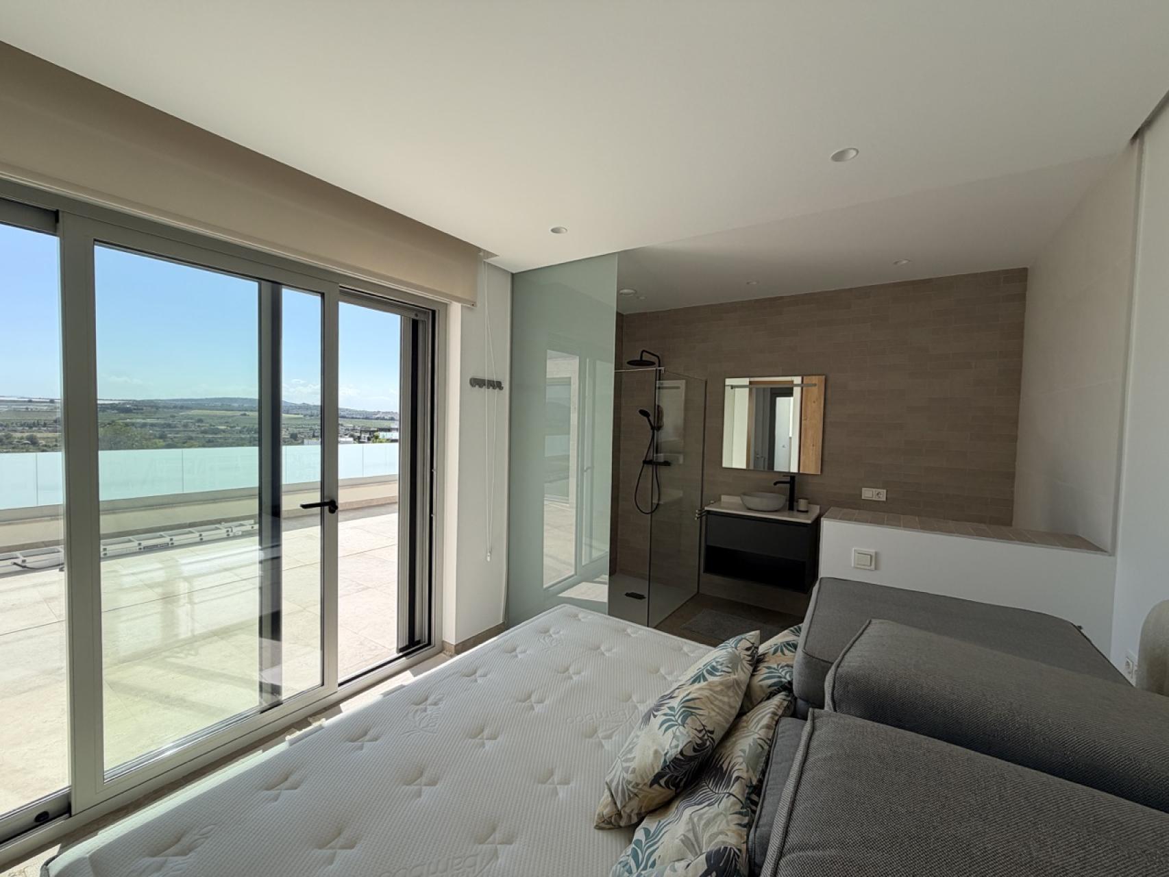 Villa for Sale in Benijofar, Alicante