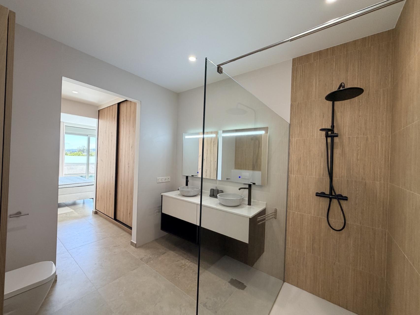Villa for Sale in Benijofar, Alicante