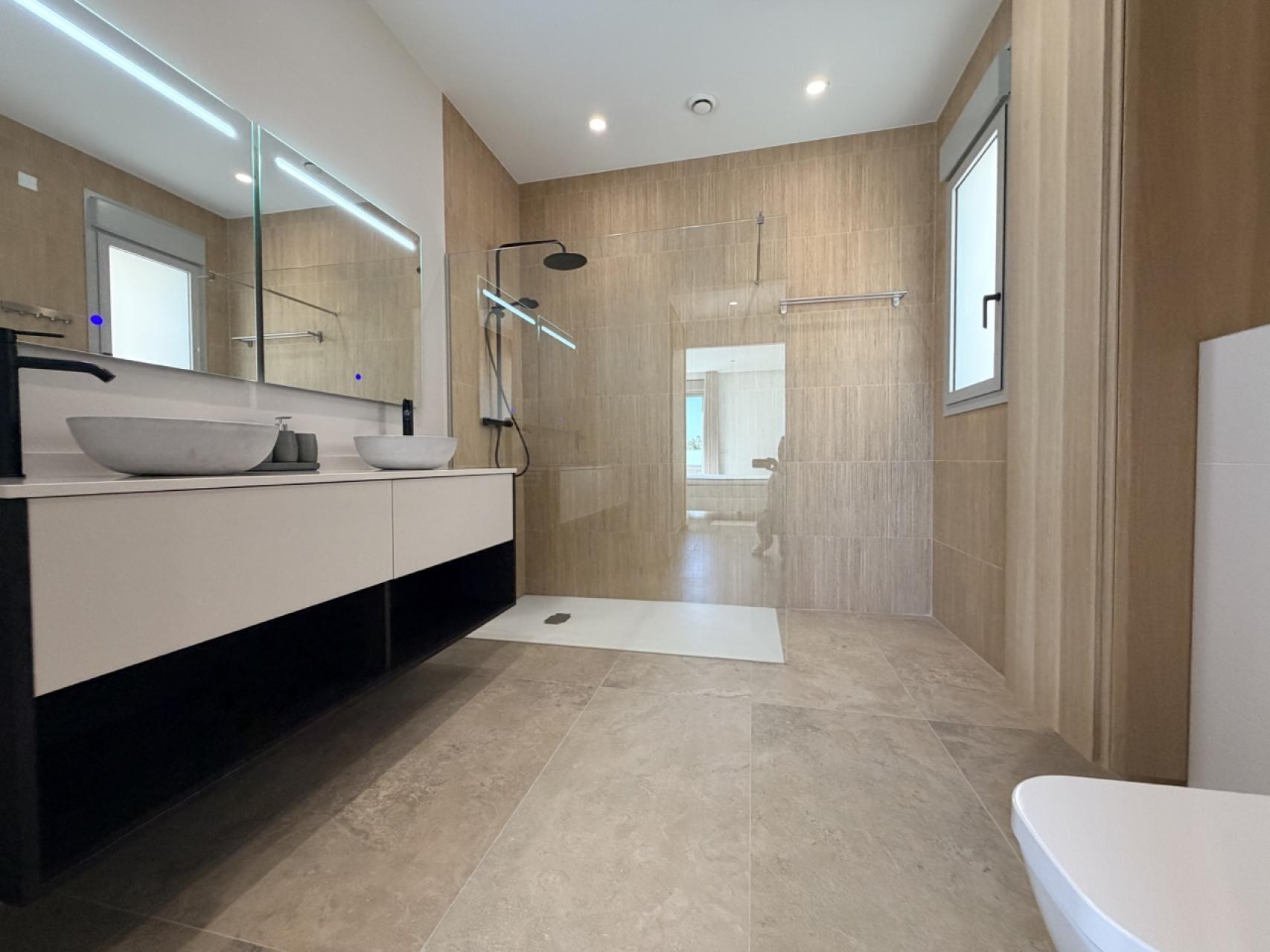 Villa for Sale in Benijofar, Alicante