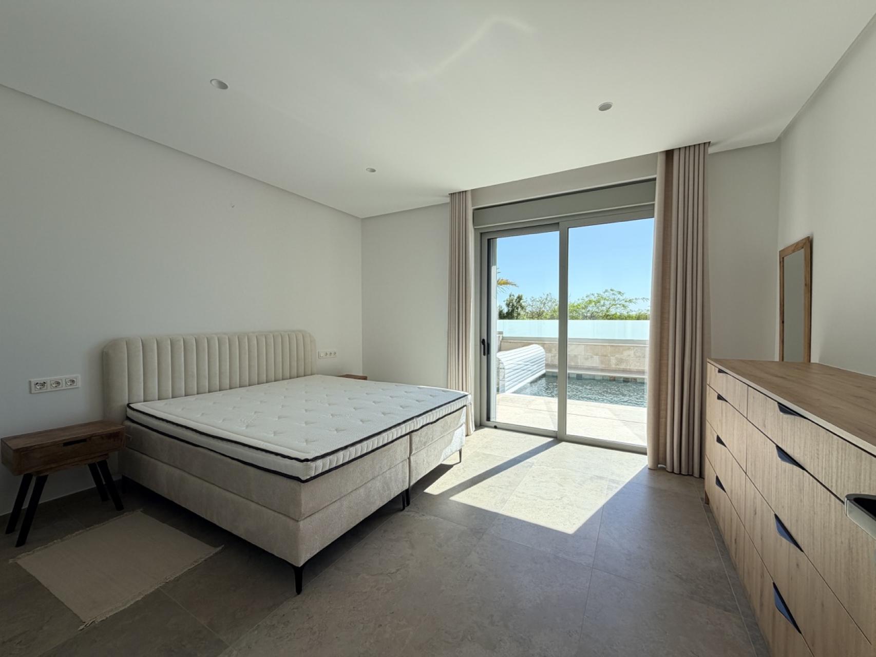 Villa for Sale in Benijofar, Alicante