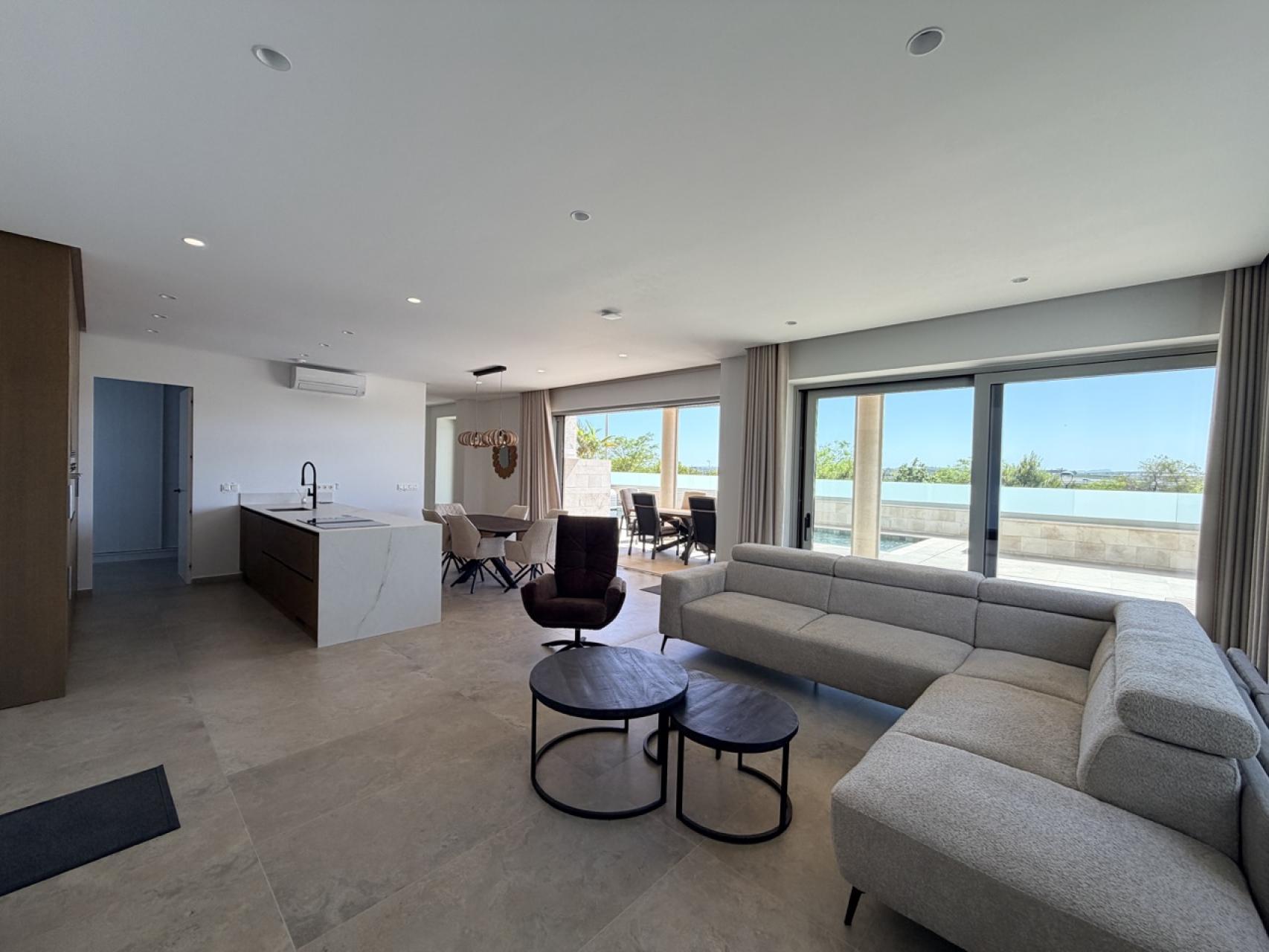 Villa for Sale in Benijofar, Alicante