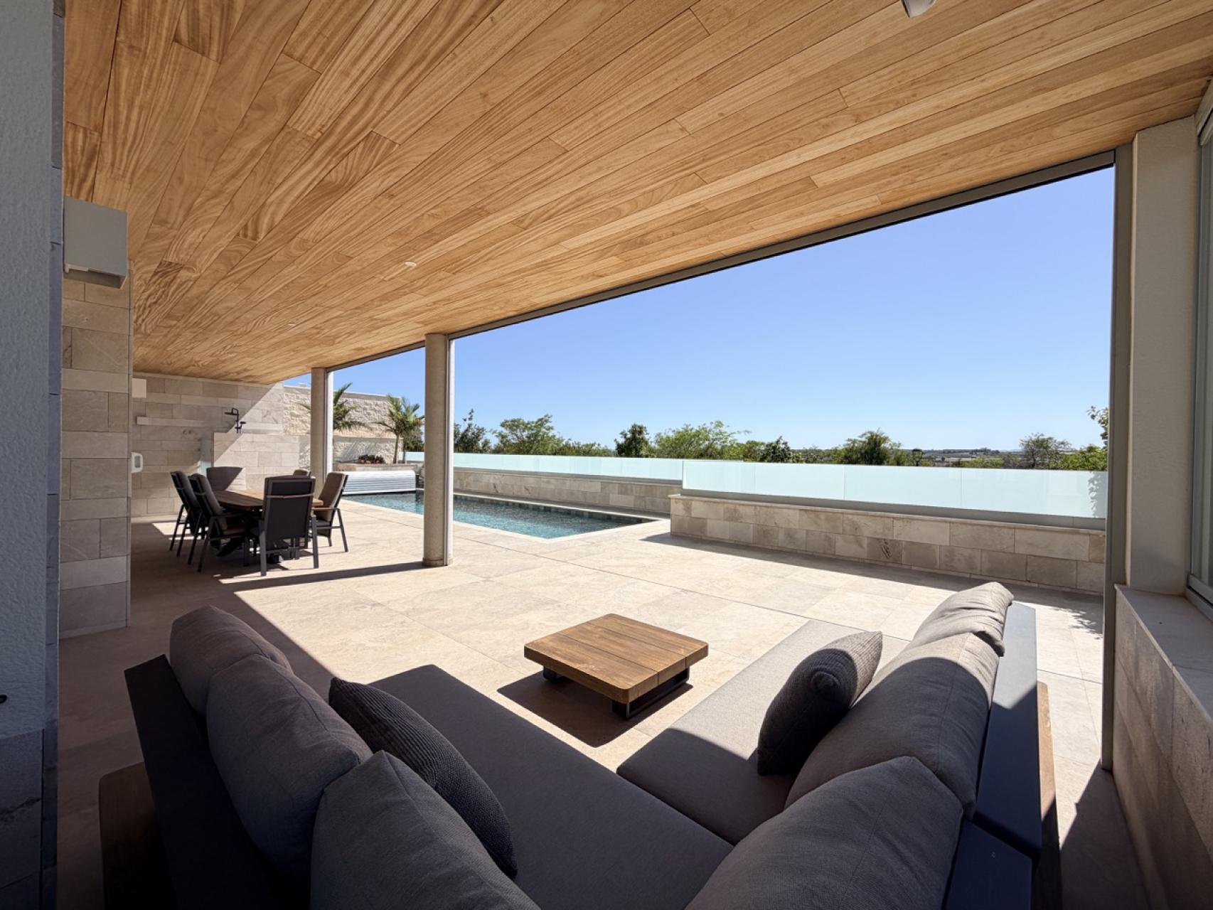 Villa for Sale in Benijofar, Alicante