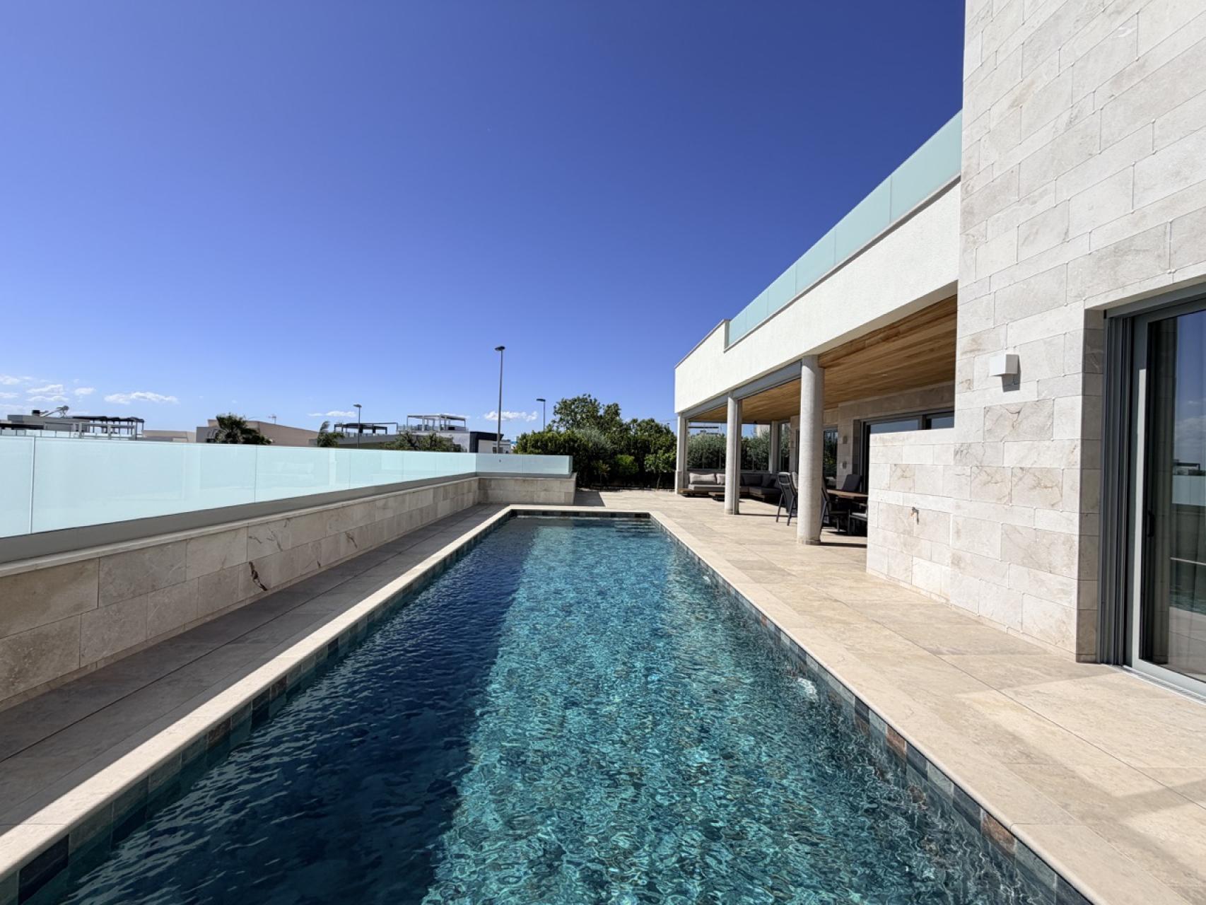 Villa for Sale in Benijofar, Alicante