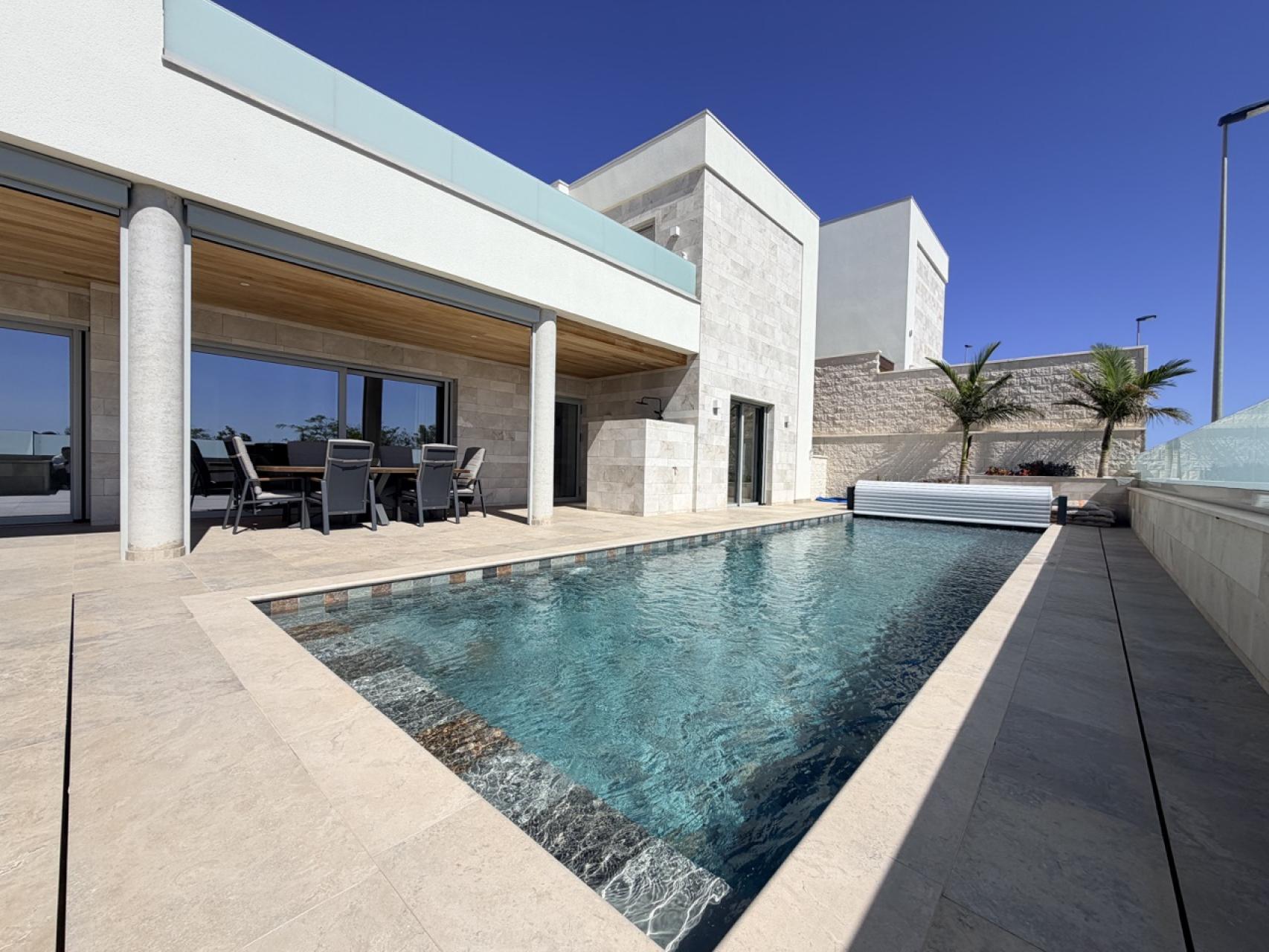 Villa for Sale in Benijofar, Alicante