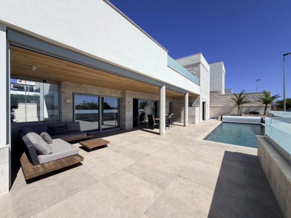 Villa for Sale in Benijofar, Alicante