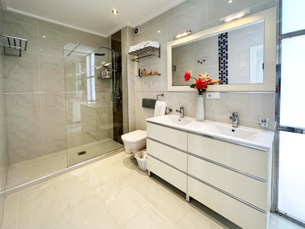 Villa for Sale in San Miguel de Salinas, Alicante