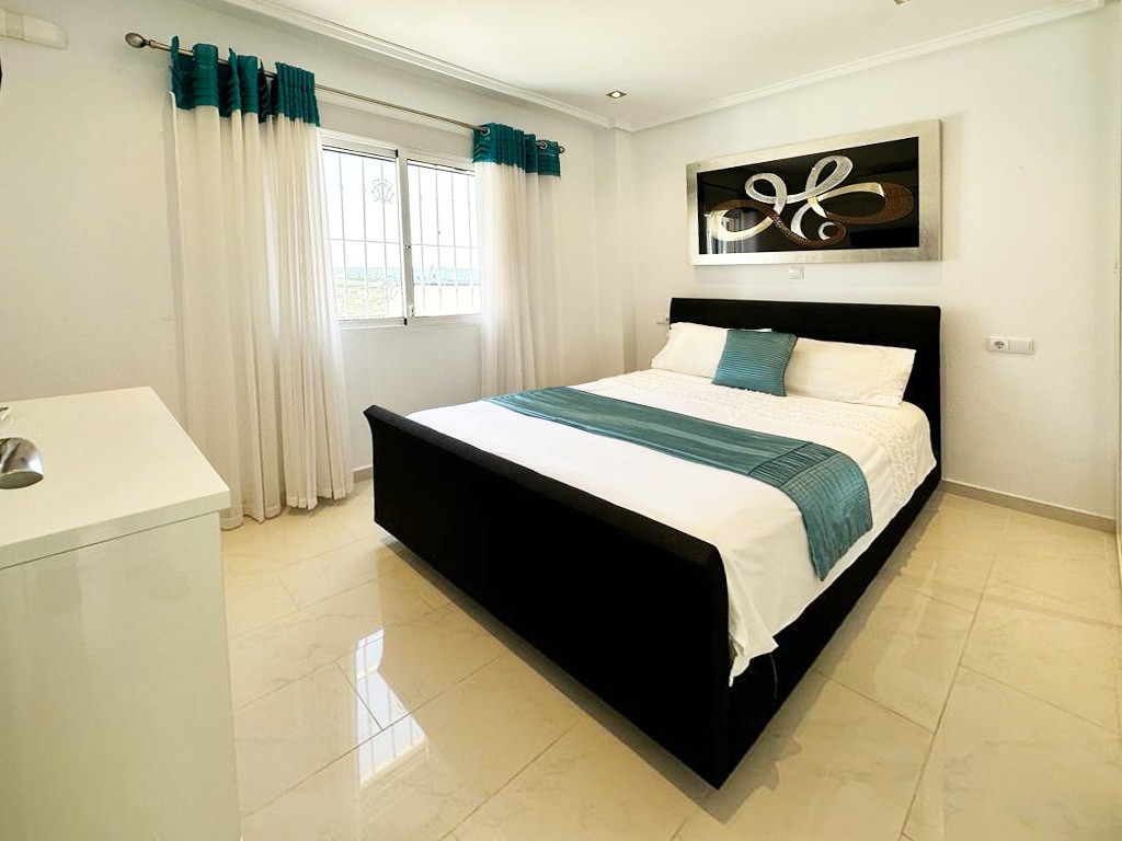 Villa for Sale in San Miguel de Salinas, Alicante