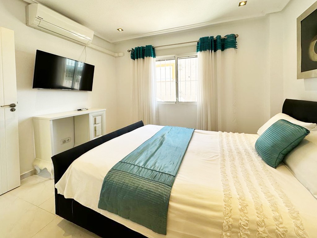 Villa for Sale in San Miguel de Salinas, Alicante