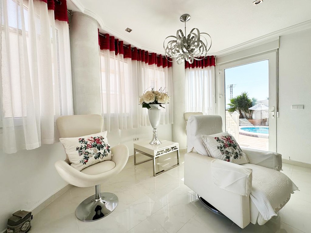 Villa for Sale in San Miguel de Salinas, Alicante
