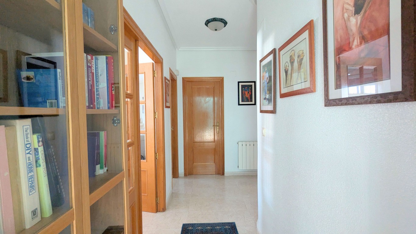 Villa for Sale in Bigastro, Alicante