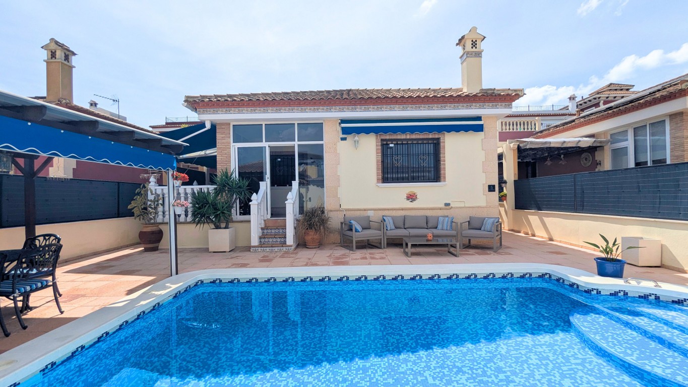 Villa for Sale in Bigastro, Alicante