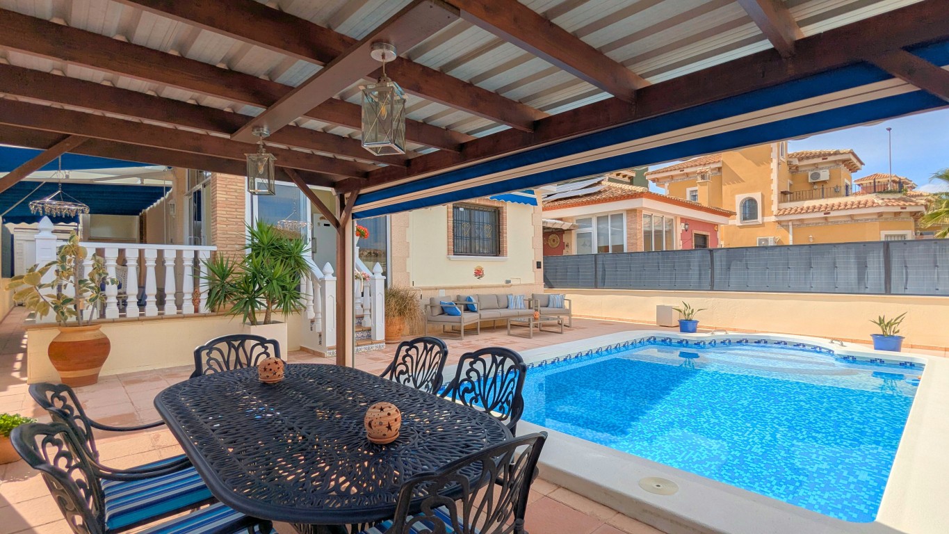 Villa for Sale in Bigastro, Alicante
