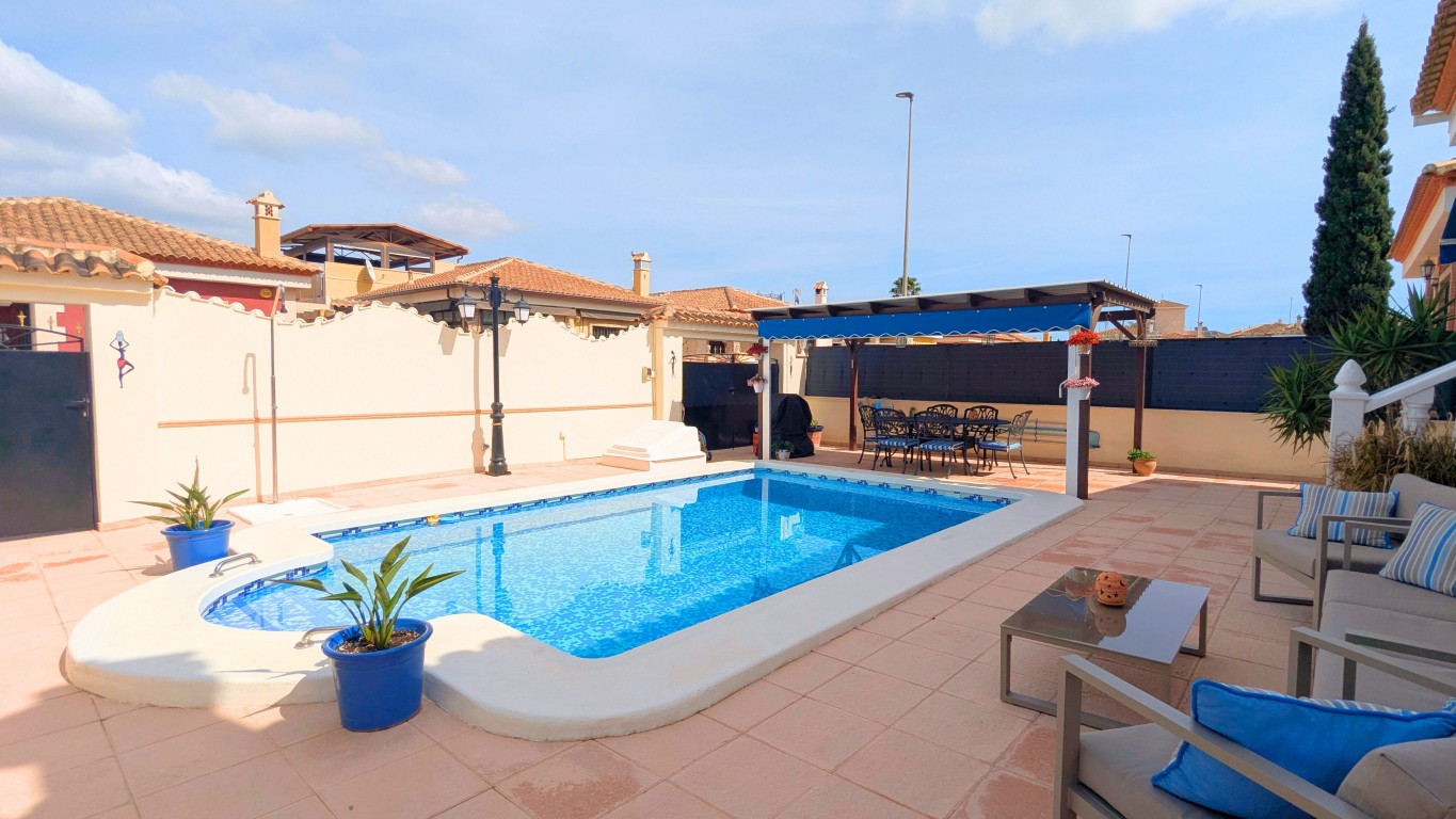 Villa for Sale in Bigastro, Alicante