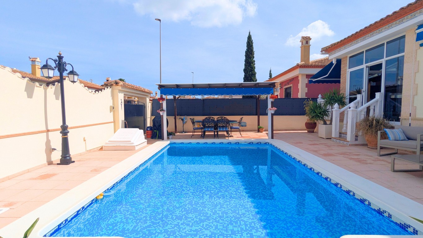 Villa for Sale in Bigastro, Alicante