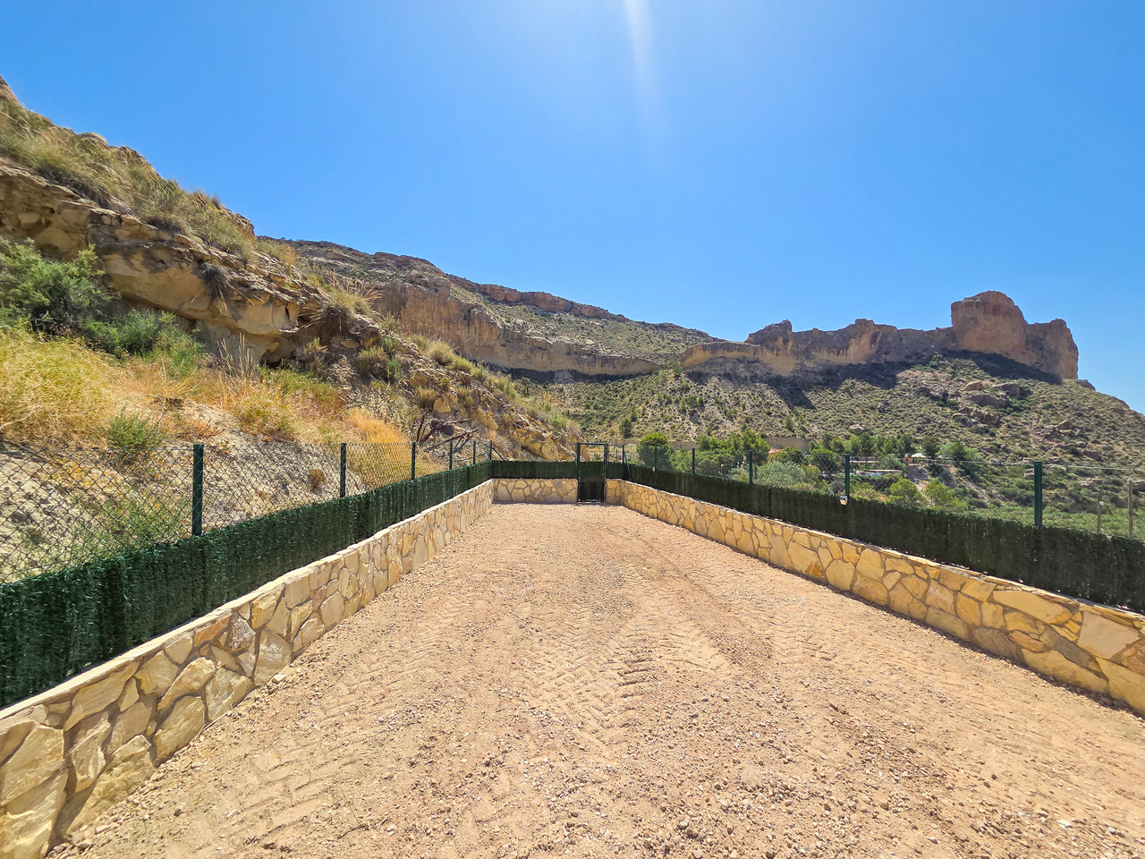Villa for Sale in Crevillent, Alicante