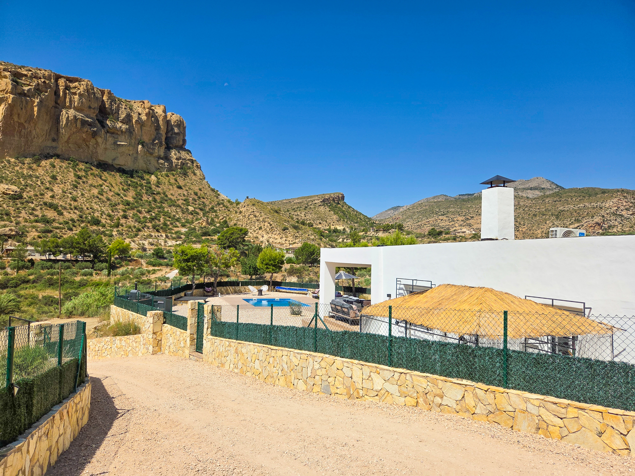 Villa for Sale in Crevillent, Alicante