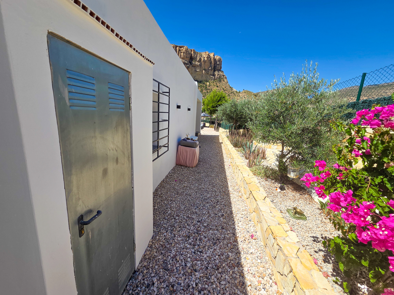Villa for Sale in Crevillent, Alicante