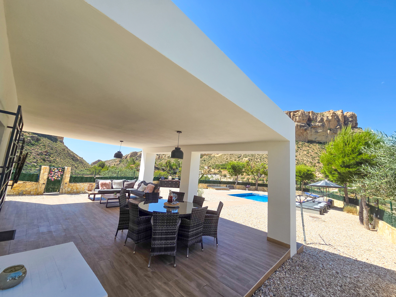 Villa for Sale in Crevillent, Alicante