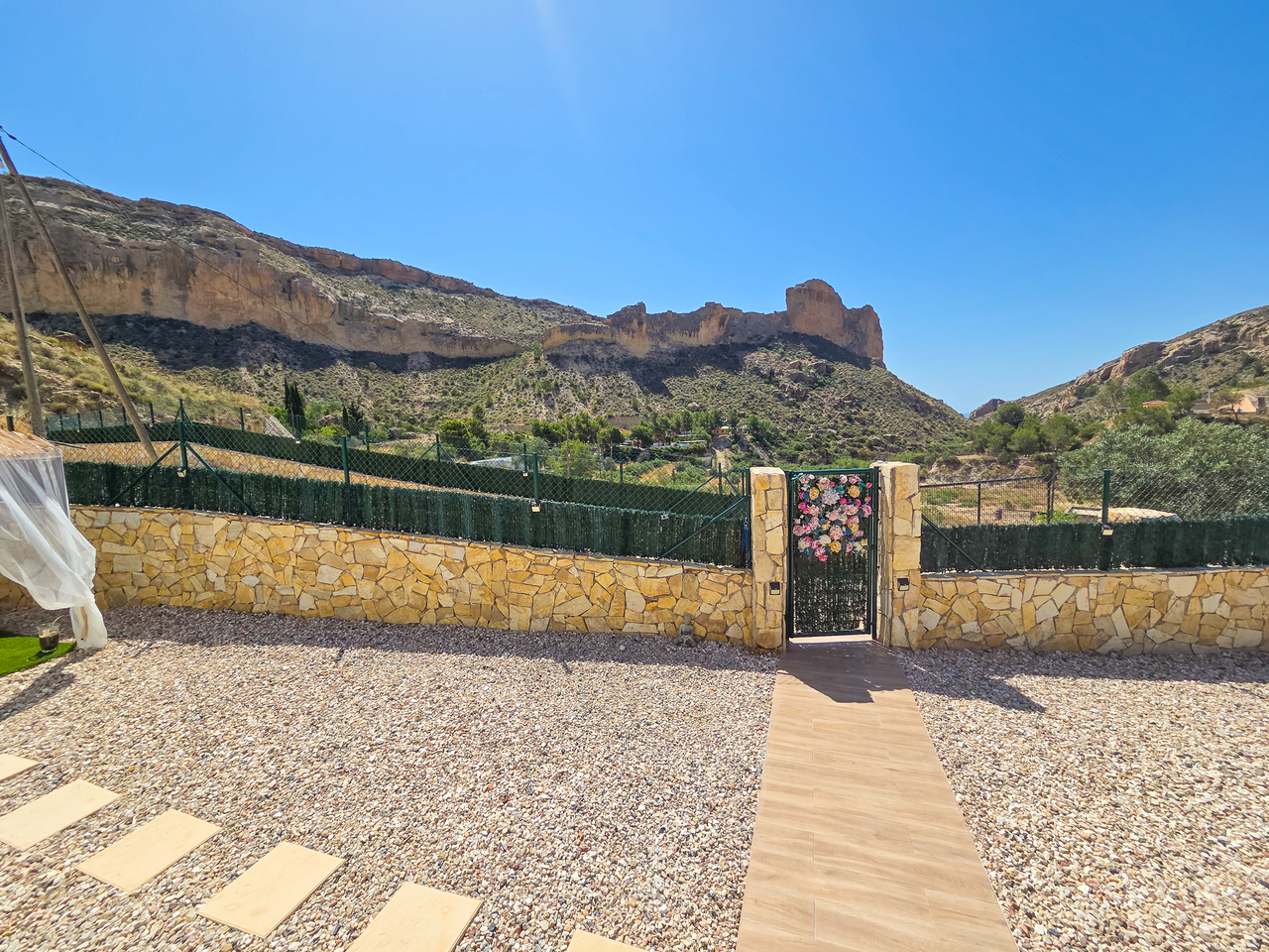 Villa for Sale in Crevillent, Alicante