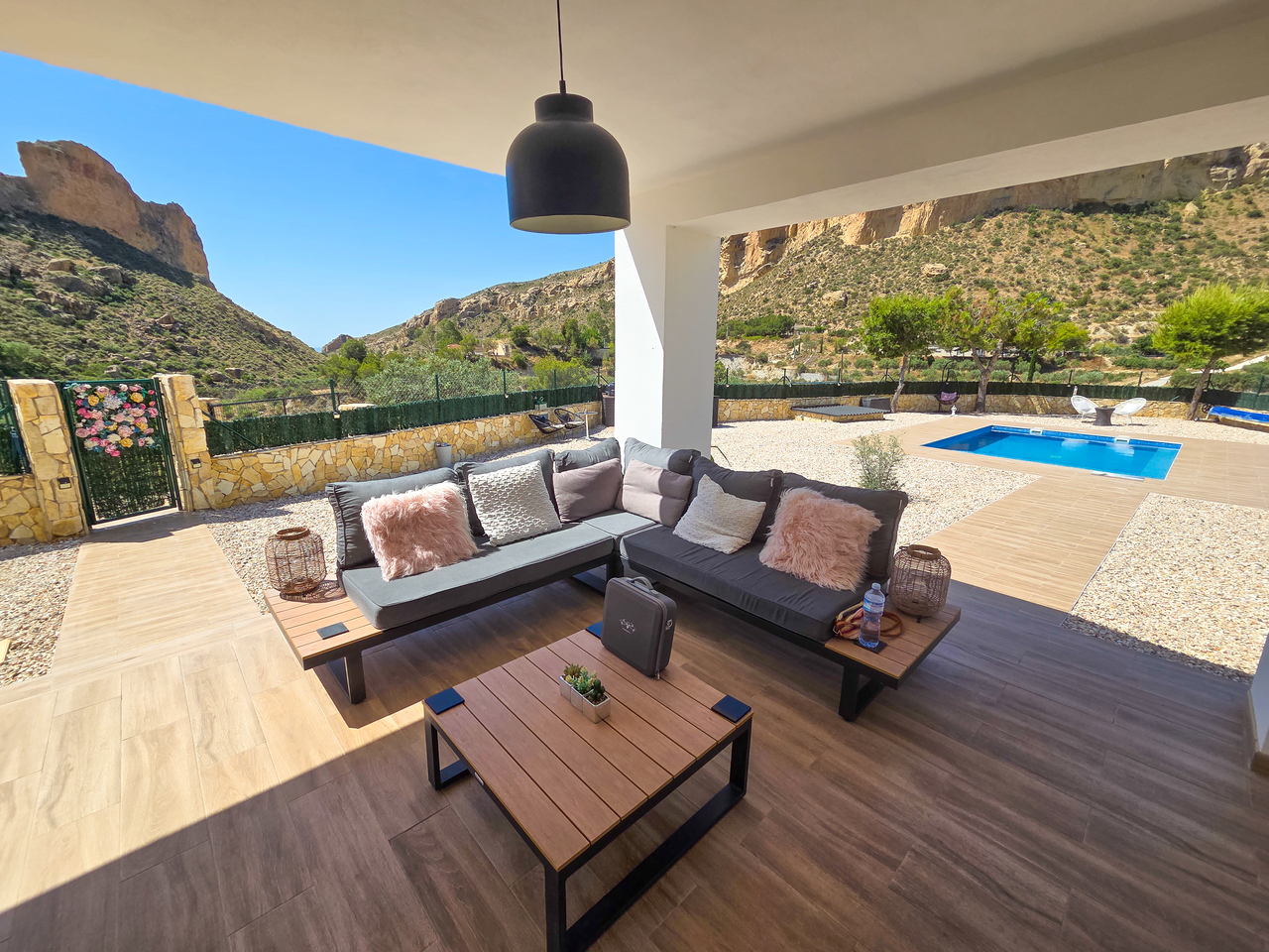 Villa for Sale in Crevillent, Alicante