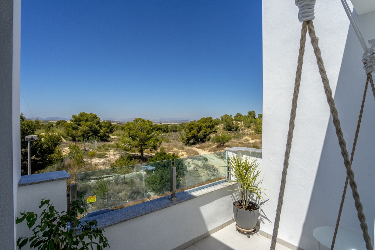 Town House for Sale in Villamartin, Alicante