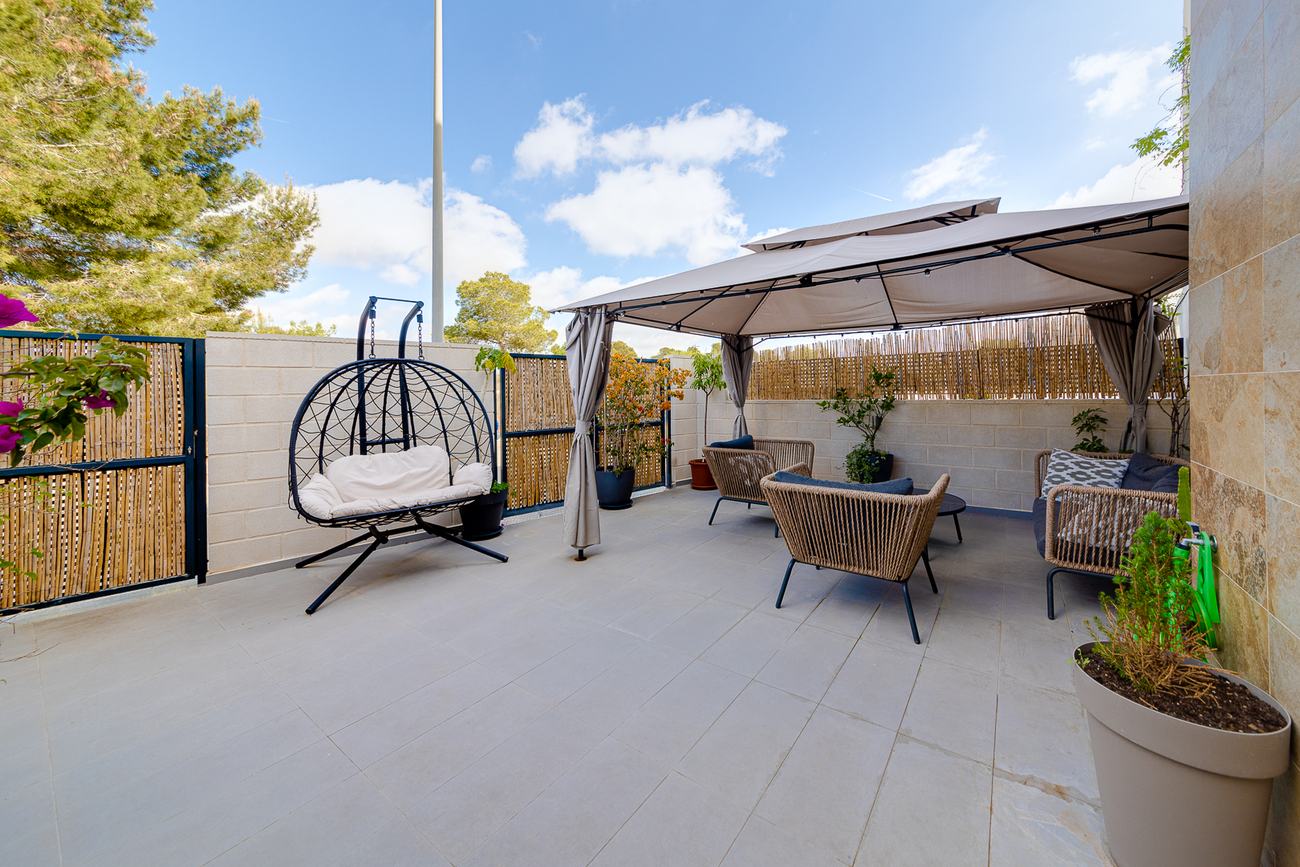 Town House for Sale in Villamartin, Alicante