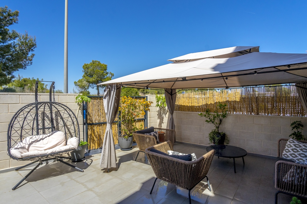 Town House for Sale in Villamartin, Alicante
