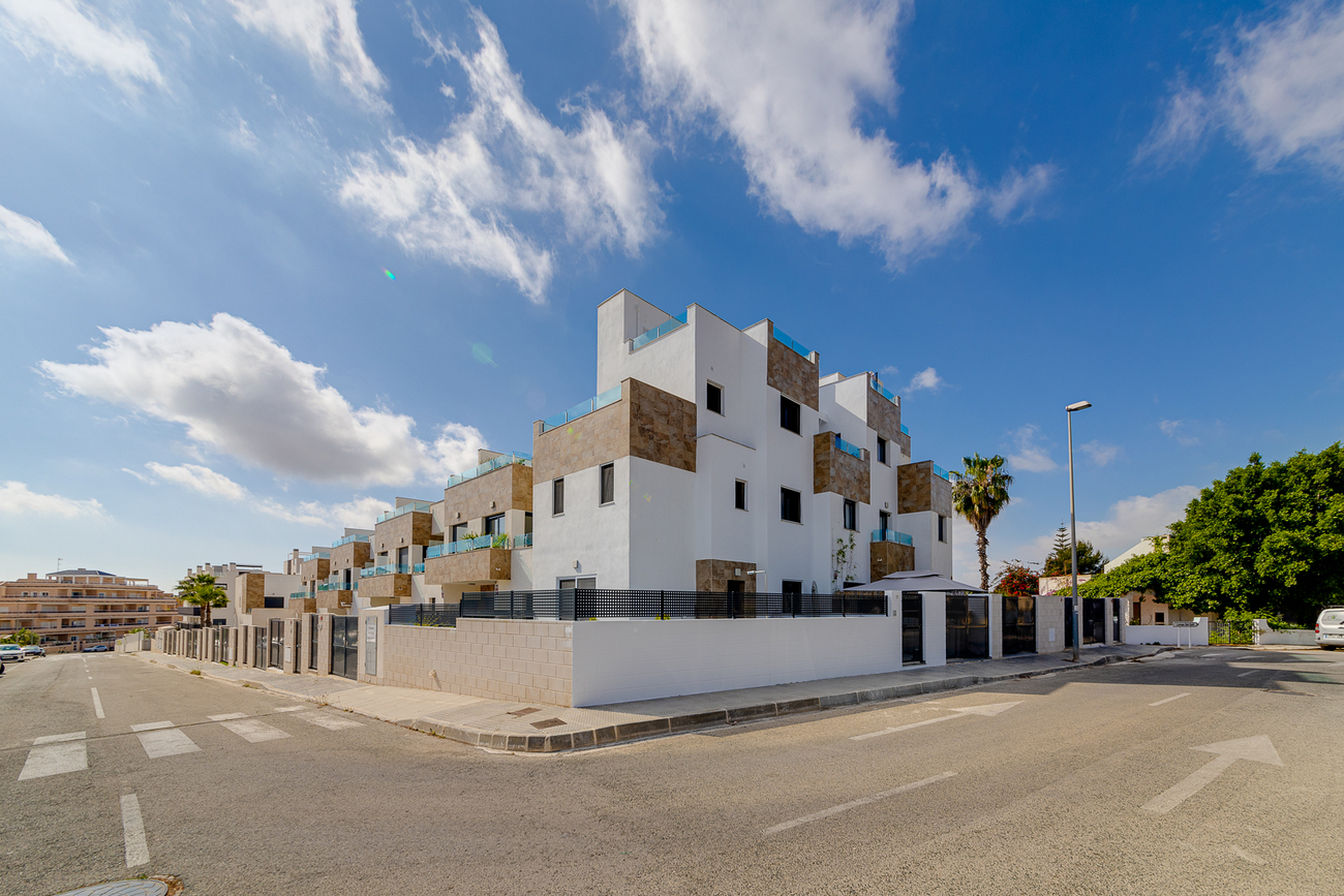 town-house-villamartin-spsdx235-41 Town House for Sale in Villamartin, Alicante
