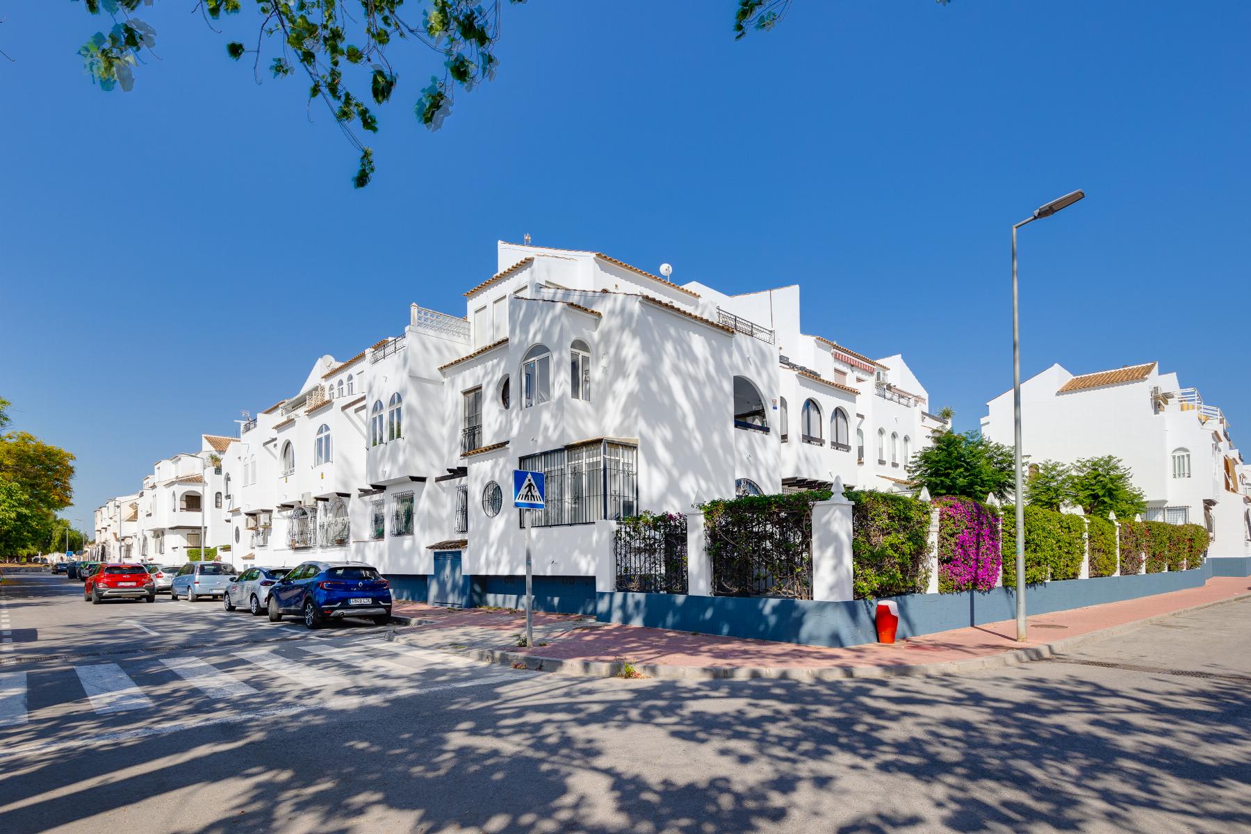 Bungalow for Sale in Torrevieja, Alicante