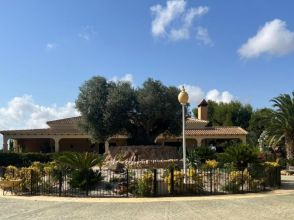 Luxury Mediterranean Estate with Private Orchard in Valverde, Elche