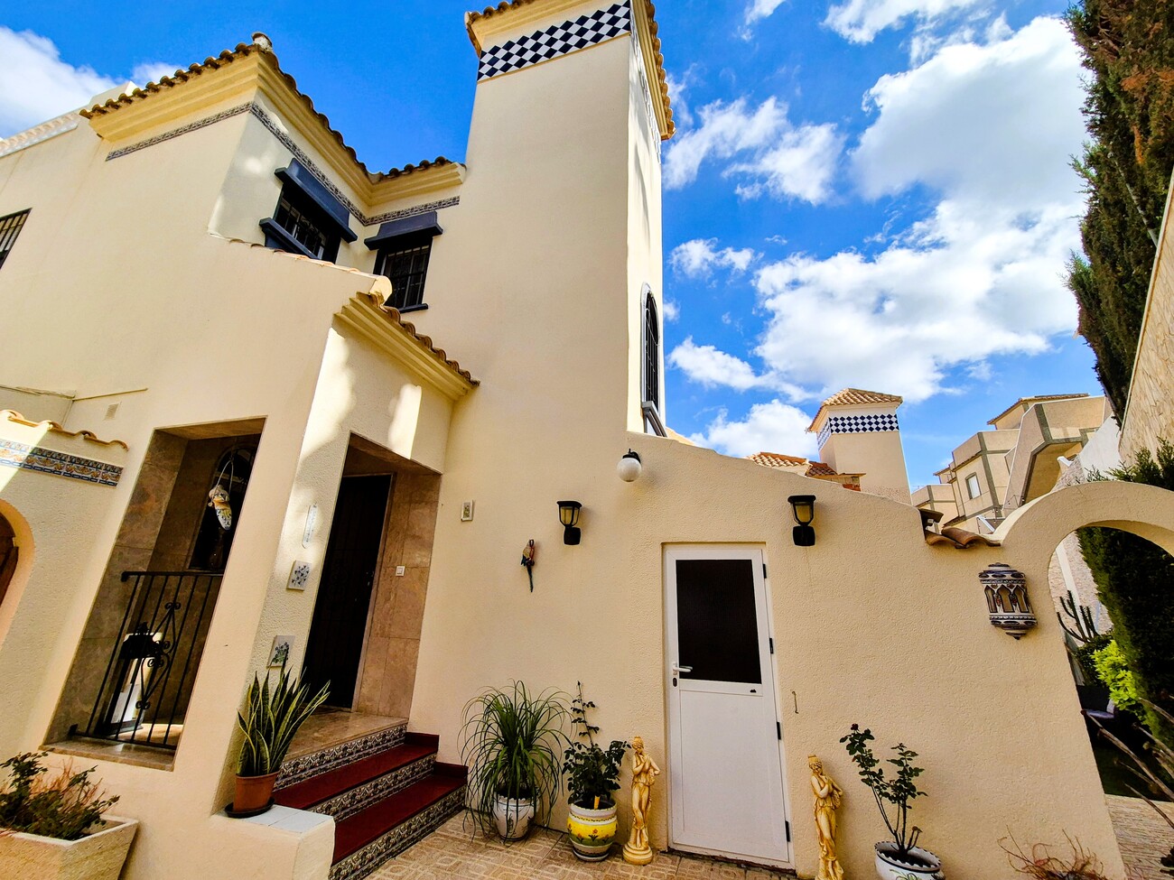Villa for Sale in Villamartin, Alicante