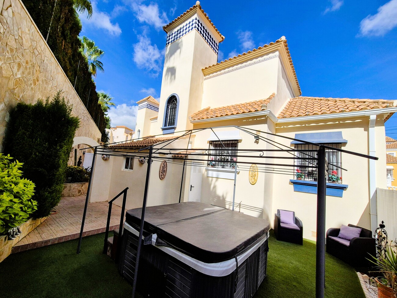 Villa for Sale in Villamartin, Alicante