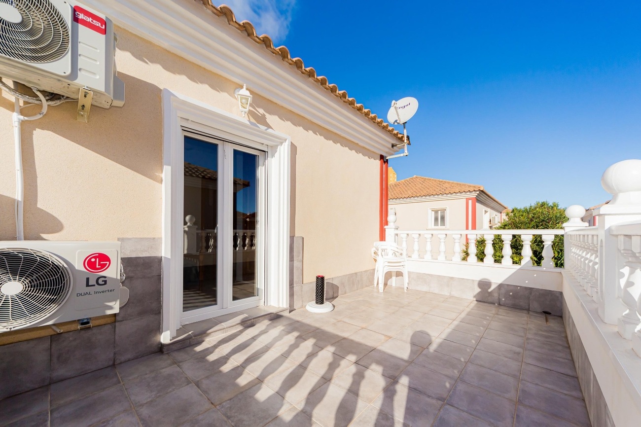 Duplex for Sale in Dehesa de Campoamor, Alicante