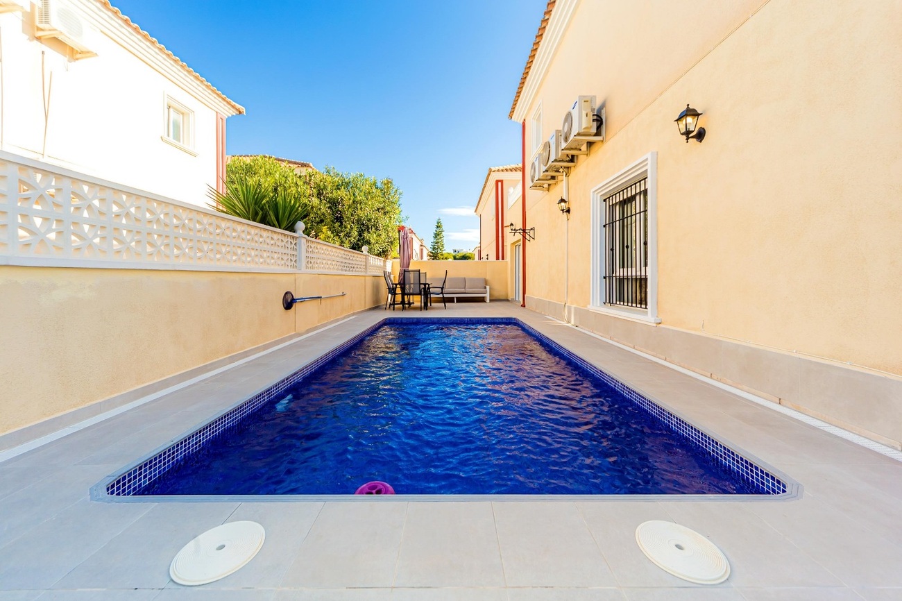 Duplex for Sale in Dehesa de Campoamor, Alicante