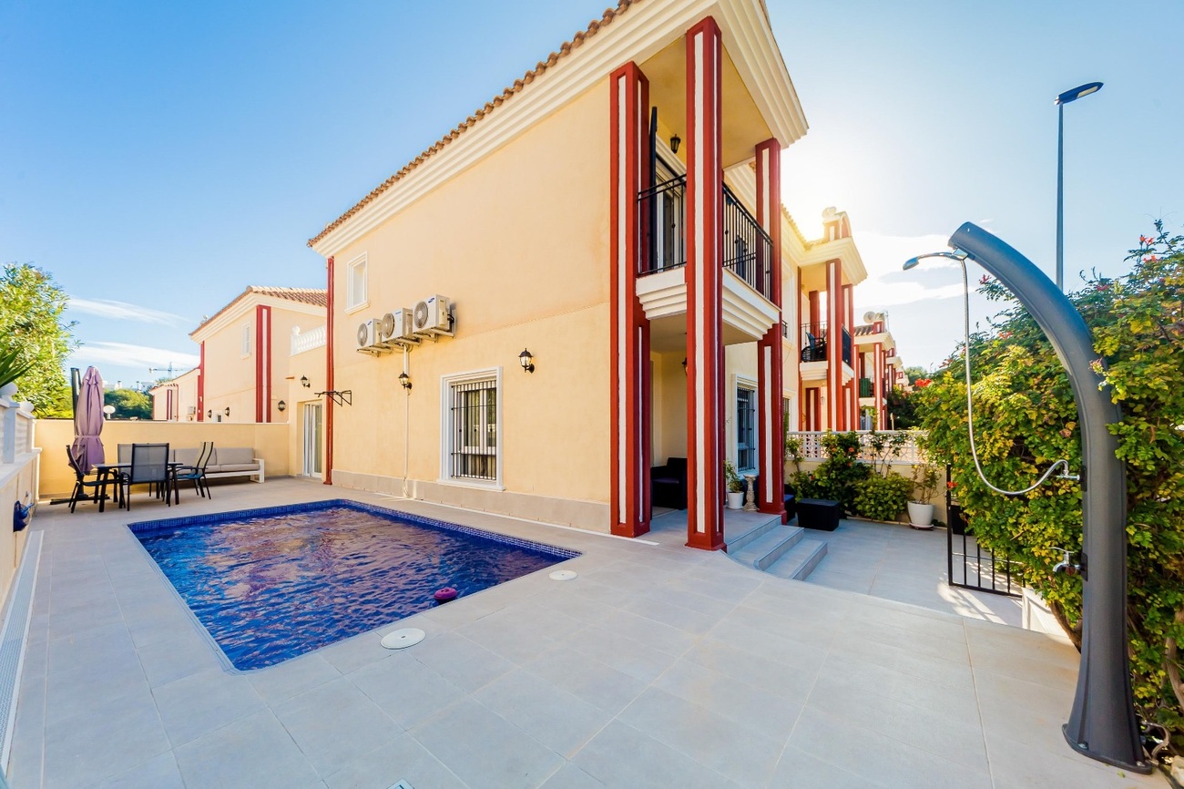 Duplex for Sale in Dehesa de Campoamor, Alicante