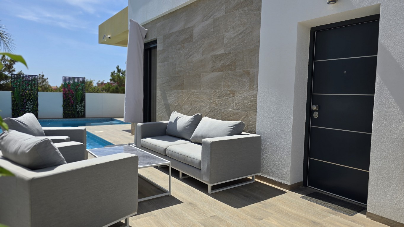 Villa for Sale in Los Montesinos, Alicante