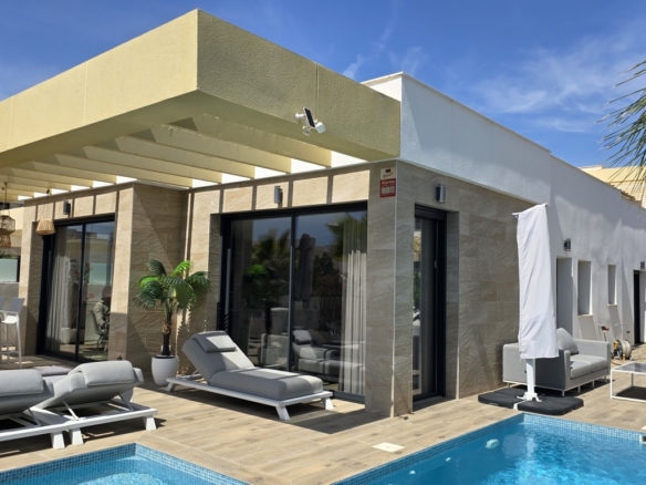 Villa for Sale in Los Montesinos, Alicante
