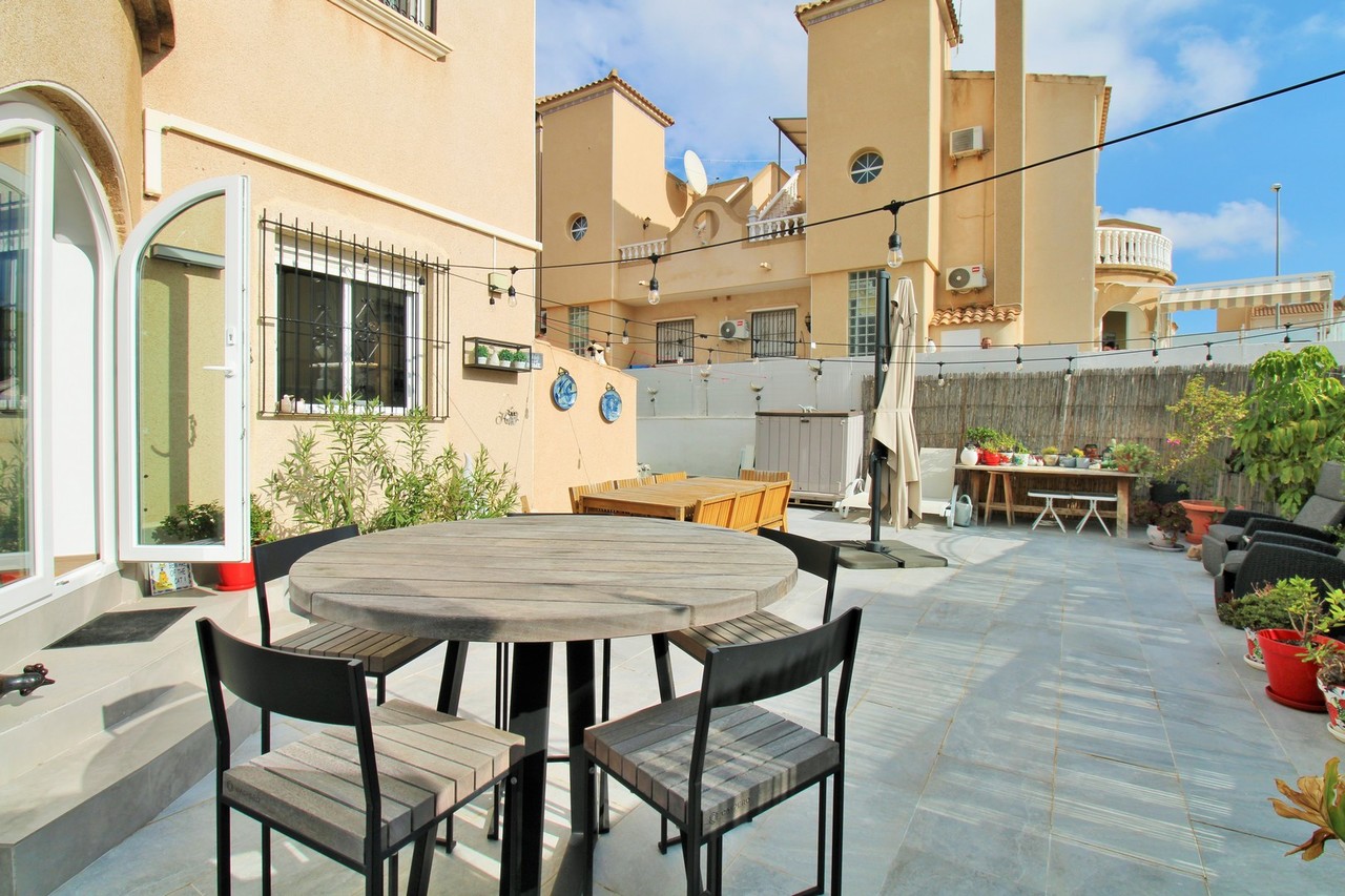 Town House for Sale in Villamartin, Alicante
