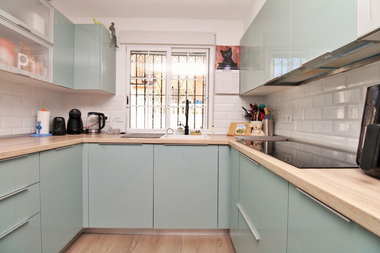 Town House for Sale in Villamartin, Alicante